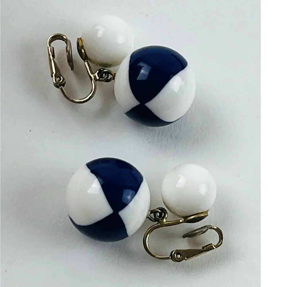 Crown Trifari White Blue Beach Ball Dangle Clip On Earrings Gold Tone Lucite? 80